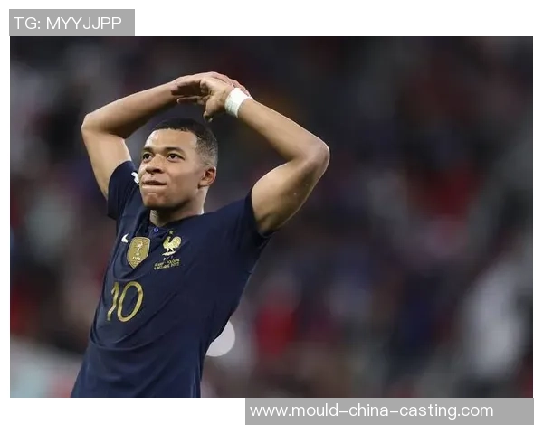 足球场上的铁血猛兽：强壮型球星如何主宰比赛与对抗对手