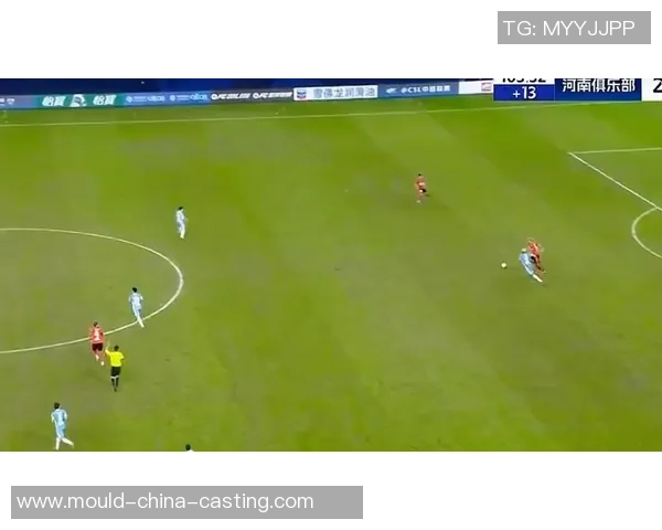 足球巨星愤怒瞬间集锦:从怒骂裁判到摔门而出,球场上的激情碰撞 足球巨星愤怒瞬间集锦:从怒骂裁判到摔门而出,球场上的激情碰撞